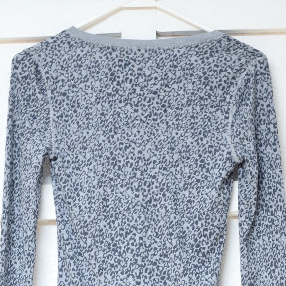 KIRRA Grey Leopard Print Long Sleeve Henley Thermal Shirt | Size M - Picture 5 of 7
